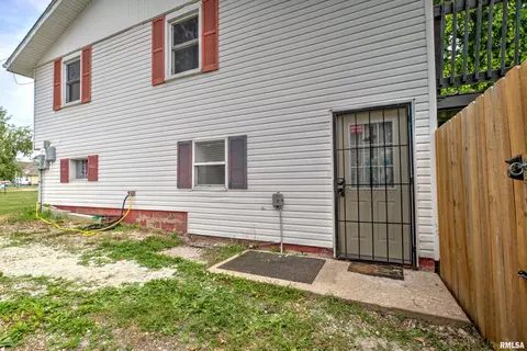Exterior - 1176 Elm St, Canton, IL 61520 photo 4 of 15
