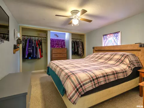 Bedroom - 1176 Elm St, Canton, IL 61520 photo 2 of 7