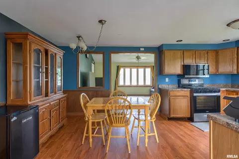 Dining - 1176 Elm St, Canton, IL 61520 photo 1 of 2