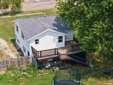 Exterior - 1176 Elm St, Canton, IL 61520 photo 10 of 15