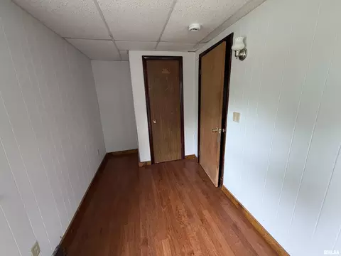 Entry Way - 1420 W Cherry St, Herrin, IL 62948 photo 1 of 3