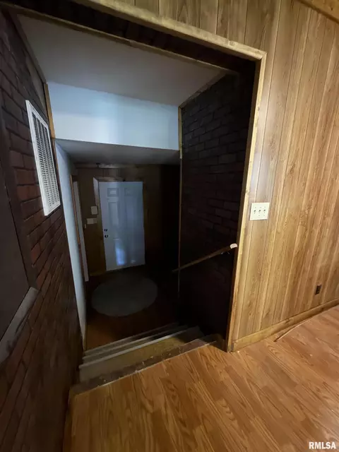 Entry Way - 1420 W Cherry St, Herrin, IL 62948 photo 3 of 3