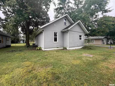 Exterior - 1420 W Cherry St, Herrin, IL 62948 photo 3 of 4
