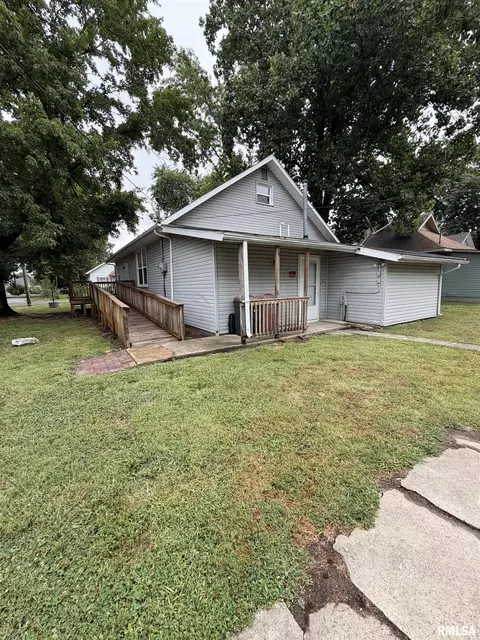 1420 W Cherry St, Herrin, IL 62948
