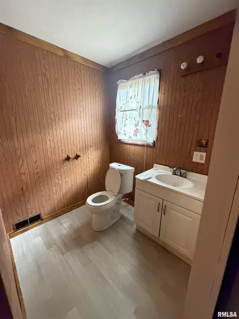 Bath - 1420 W Cherry St, Herrin, IL 62948 photo 2 of 3