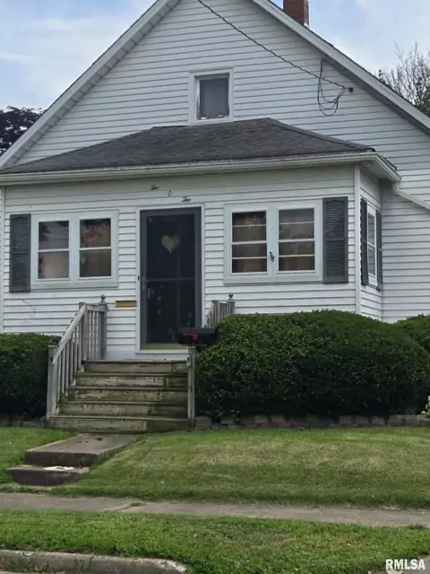 202 W Myrtle St, Canton, IL 61520