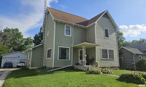 436 W Locust St, Canton, IL 61520