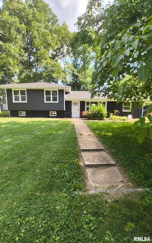 200 E Park St, Lenzburg, IL 62255