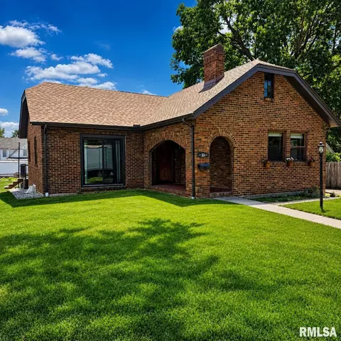 814 N 5th St, Chillicothe, IL 61523