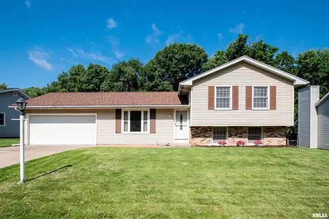 4005 N Marbleway Dr, Peoria, IL 61615