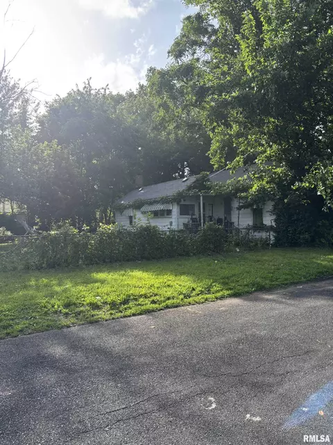 2627 N Ellis St, Peoria, IL 61604