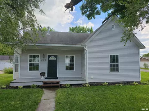 302 Smith St, Colchester, IL 62326