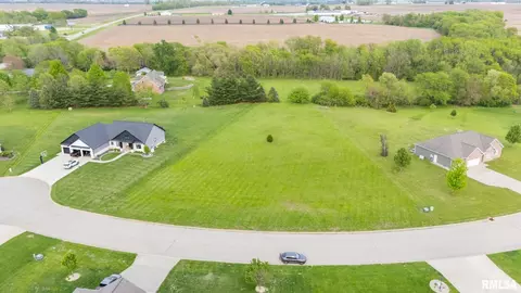 116 Lost Creek Ct, Pekin, IL 61554