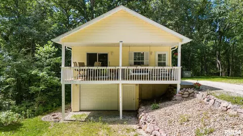 1129 Lakeview Rd, Dahinda, IL 61428