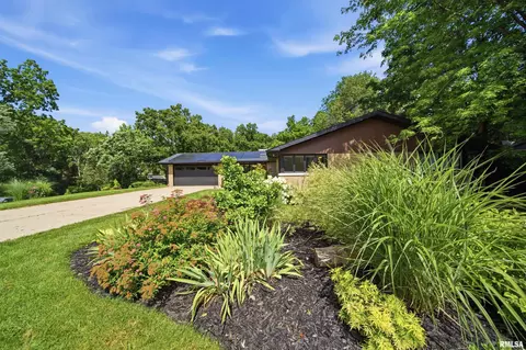 5200 N Sherbrook Ln, Peoria, IL 61614