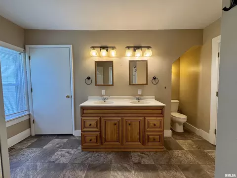 410 E Summit St, Macomb, IL 61455 photo 13