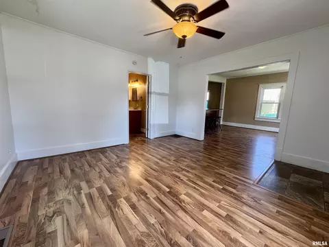 Living - 410 E Summit St, Macomb, IL 61455 photo 1 of 5