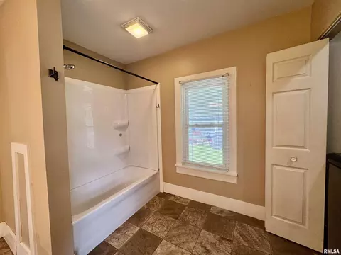 410 E Summit St, Macomb, IL 61455 photo 12