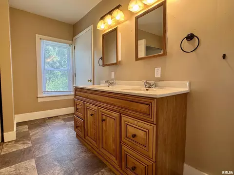 410 E Summit St, Macomb, IL 61455 photo 14