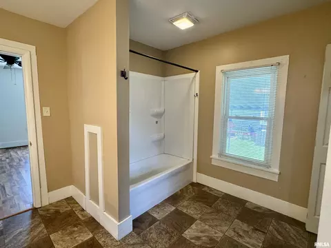 410 E Summit St, Macomb, IL 61455 photo 11