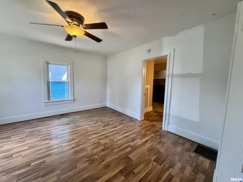 Living - 410 E Summit St, Macomb, IL 61455 photo 3 of 5
