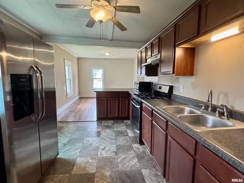 410 E Summit St, Macomb, IL 61455 photo 4