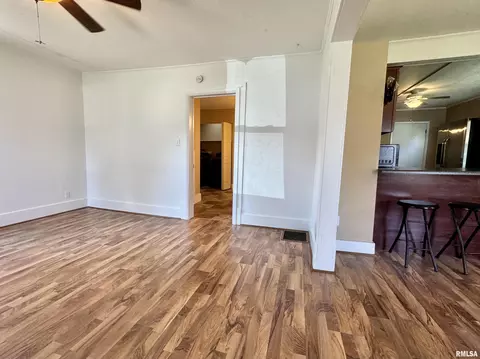 Living - 410 E Summit St, Macomb, IL 61455 photo 4 of 5