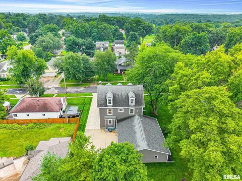 View/Area - 201 W Burton Ave, Eureka, IL 61530 photo 4 of 9