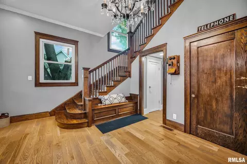 Entry Way - 201 W Burton Ave, Eureka, IL 61530 photo 4 of 12