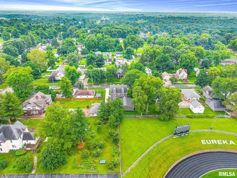 View/Area - 201 W Burton Ave, Eureka, IL 61530 photo 5 of 9