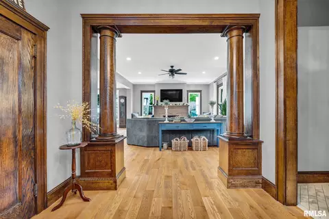 Entry Way - 201 W Burton Ave, Eureka, IL 61530 photo 5 of 12