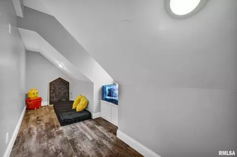 Entry Way - 201 W Burton Ave, Eureka, IL 61530 photo 11 of 12