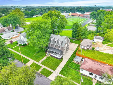View/Area - 201 W Burton Ave, Eureka, IL 61530 photo 2 of 9