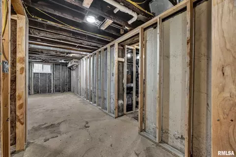 Entry Way - 201 W Burton Ave, Eureka, IL 61530 photo 12 of 12