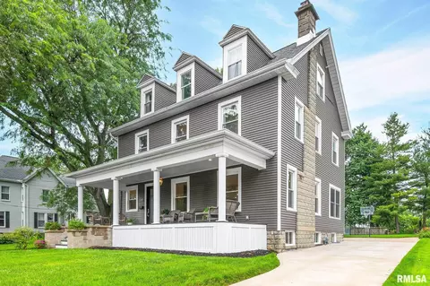 Exterior - 201 W Burton Ave, Eureka, IL 61530 photo 6 of 8
