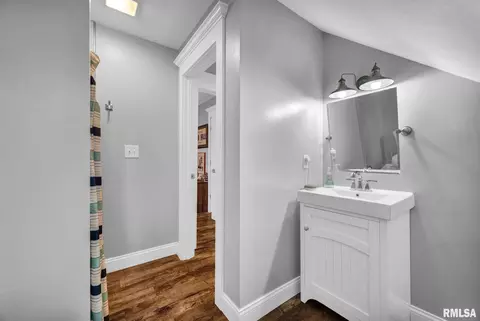 Entry Way - 201 W Burton Ave, Eureka, IL 61530 photo 10 of 12