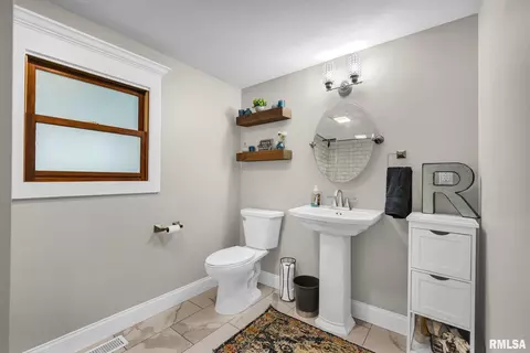 Bath - 201 W Burton Ave, Eureka, IL 61530 photo 1 of 4