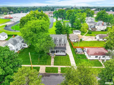 View/Area - 201 W Burton Ave, Eureka, IL 61530 photo 1 of 9
