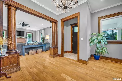 Entry Way - 201 W Burton Ave, Eureka, IL 61530 photo 2 of 12