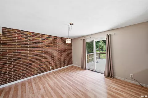 Living - 334 E Glendale St, Manito, IL 61546 photo 5 of 5