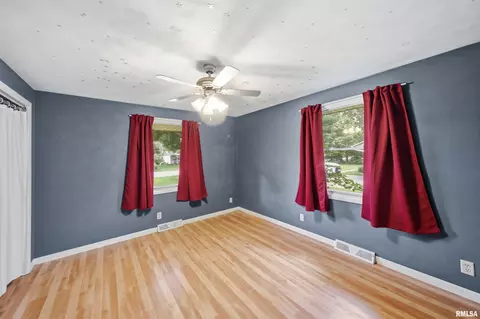 Bedroom - 334 E Glendale St, Manito, IL 61546 photo 4 of 11