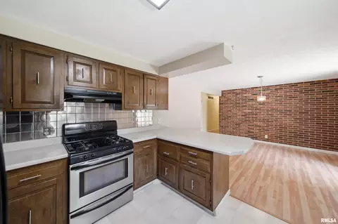 Kitchen - 334 E Glendale St, Manito, IL 61546 photo 4 of 7
