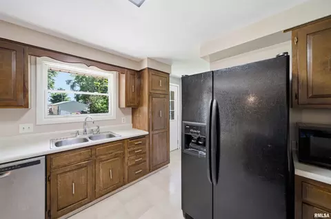 Kitchen - 334 E Glendale St, Manito, IL 61546 photo 7 of 7