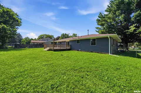 Exterior - 334 E Glendale St, Manito, IL 61546 photo 9 of 11