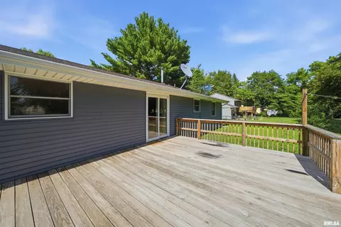 Exterior - 334 E Glendale St, Manito, IL 61546 photo 5 of 11