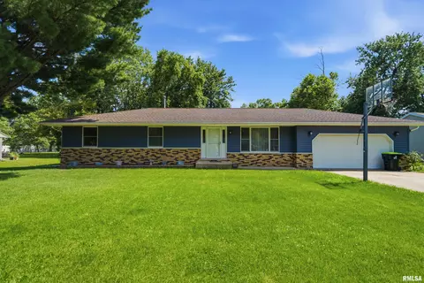 Exterior - 334 E Glendale St, Manito, IL 61546 photo 2 of 11