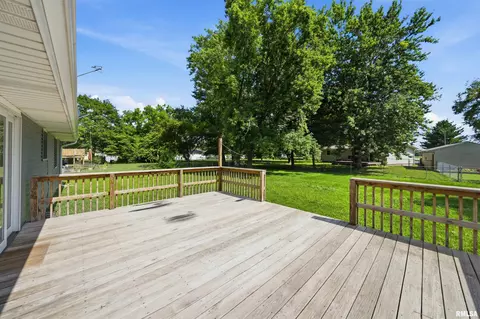 Exterior - 334 E Glendale St, Manito, IL 61546 photo 4 of 11