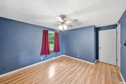 Bedroom - 334 E Glendale St, Manito, IL 61546 photo 5 of 11