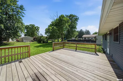 Exterior - 334 E Glendale St, Manito, IL 61546 photo 7 of 11