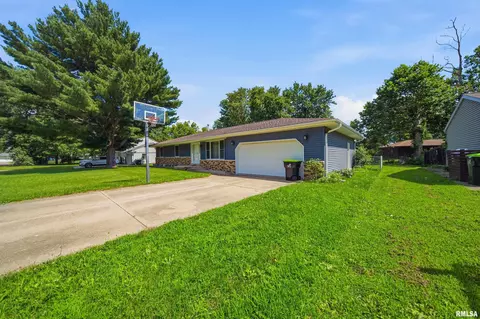 Exterior - 334 E Glendale St, Manito, IL 61546 photo 3 of 11